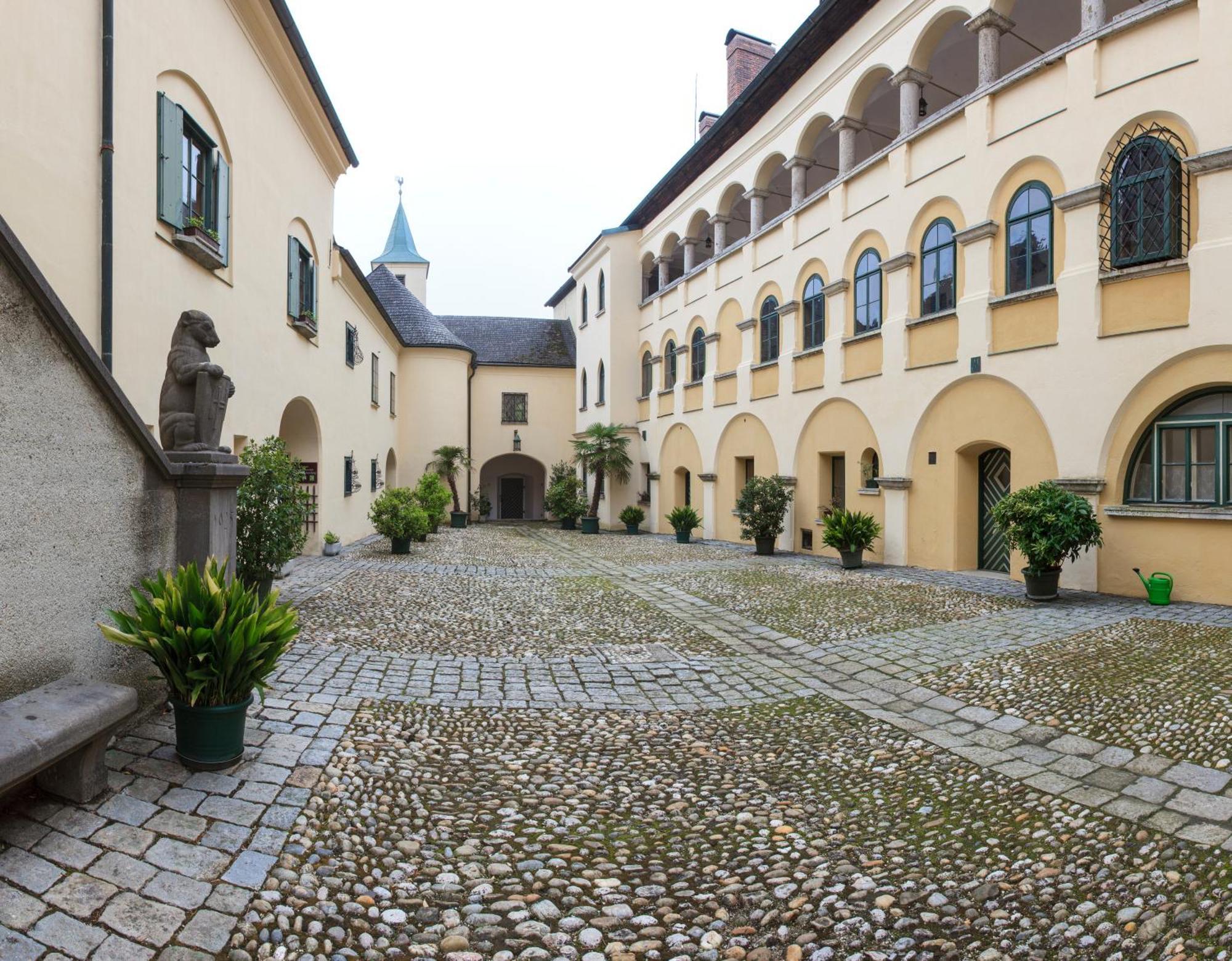 Fruhstuckshotel Scharinger Haag am Hausruck エクステリア 写真